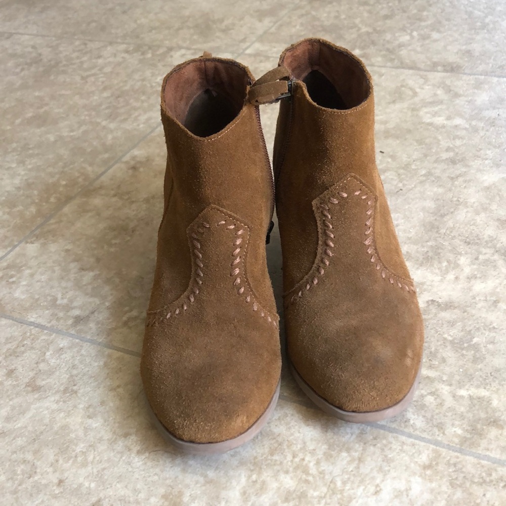 Minnetonka Booties- tan leather/suede